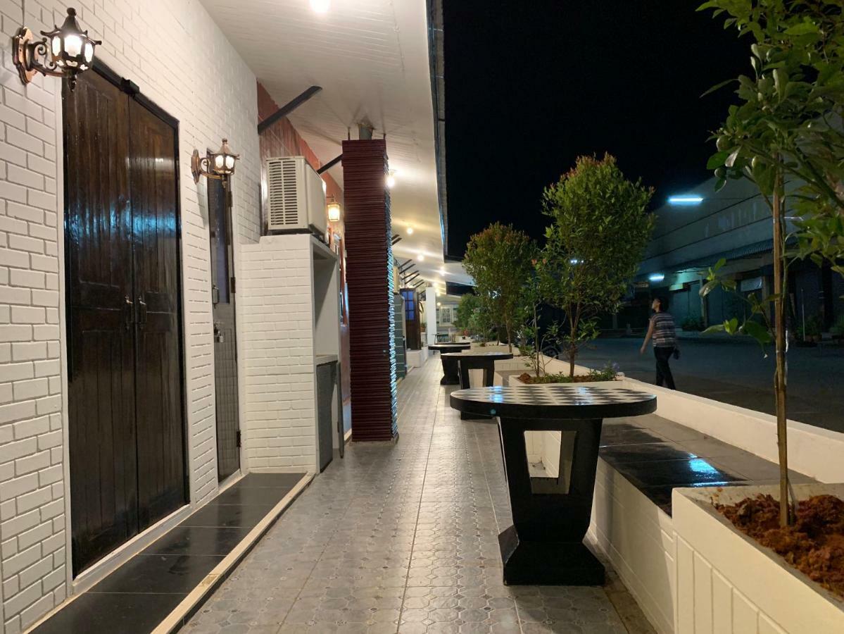 At Night Otel Chumphon Dış mekan fotoğraf